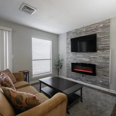 1BR WALK-IN~Pet Friendly ~ Resort Amenities ~ Fishing ~ FREE TICKETS INCLUDED! (PR40-10)