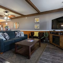 Luxury 2 Bedroom Walk-In ~ Golf Course ~ Near The Strip (CL-A8)