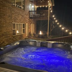 4BR WALK-IN ~ Game Room! ~ Fire Pit ~ FREE TICKETS INCLUDED! (DV-166L)