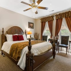 Historic Branson Hotel ~ Downtown ~ Notebook Room