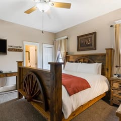 Historic Branson Hotel ~ Downtown ~ Horseshoe Room