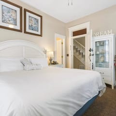 Historic Branson Hotel ~ Downtown ~The Quiet Quilt