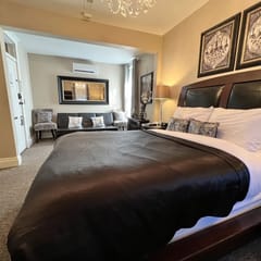 Historic Branson Hotel ~ Downtown ~ Haven Suite