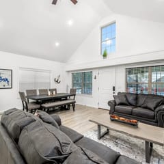 4BD LODGE at Table Rock Lake - Near Marina ~ Pool ~ FREE TICKETS INCLUDED! (THE BBH)
