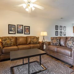 WALK-IN 2BR Condo ~ Near The 76 Strip ~ 2 Pools ~ FREE TICKETS INCLUDED! (FHD-8)
