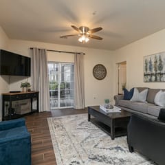 3BR ~ Elevator ~ Near 76 Strip ~ FREE TICKETS INCLUDED! (RL4-2)