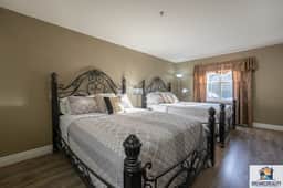 2 Bedroom WALK-IN ~ Golf Course view! ~ Near THE STRIP! (CL-C6)