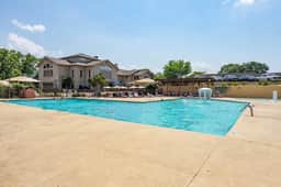1BR WALK-IN~Pet Friendly ~ Resort Amenities ~ Fishing ~ FREE TICKETS INCLUDED! (PR40-10) - Image 5
