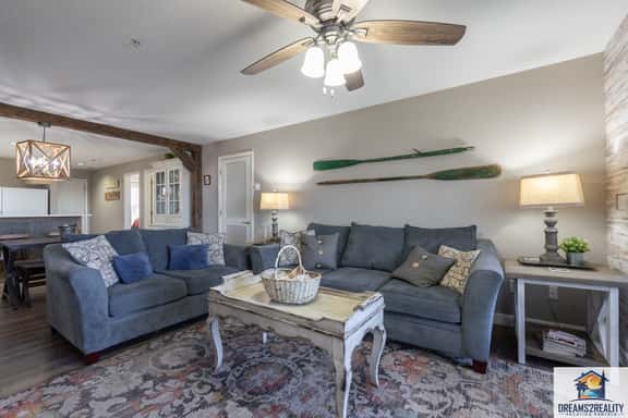 Beautifully Updated 3BR WALK-IN ~ Near the Strip ~ FREE TICKETS INCLUDED! (CH4-4) - Image 1