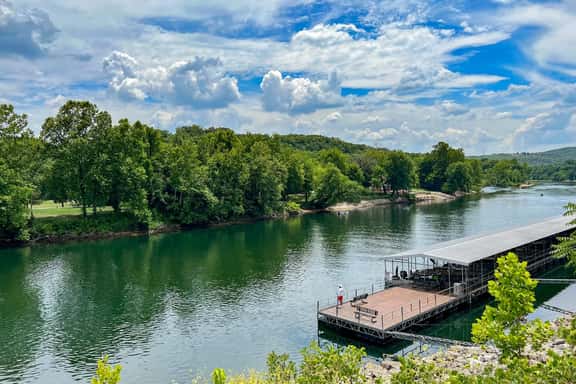 Lake Front ~ 2 BR WALK-IN with Large Deck! FREE TICKETS INCLUDED! (AP79-1) - Image 1