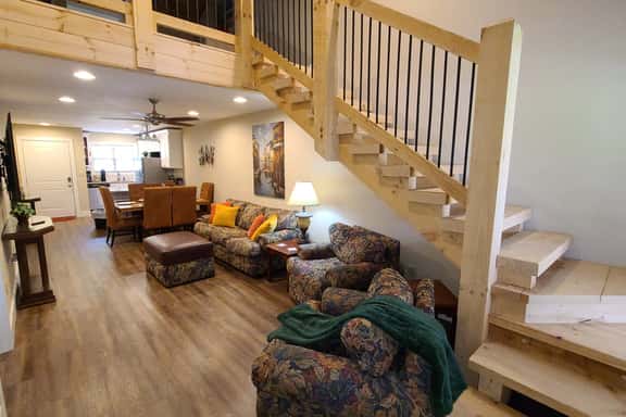 3BR WALK-IN w/ Loft ~ Pets OK ~ Pool ~ FREE TICKETS INCLUDED! (Paradiso) - Image 1