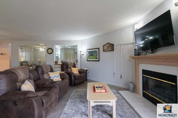 2BR Walk-In Condo ~ 2 Pools ~ FREE TICKETS INCLUDED! (PR63-3) - Image 1