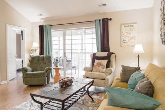 Updated 2 BR Condo ~ Near the 76 Strip! FREE TICKETS INCLUDED! (CH1-35) - Image 1