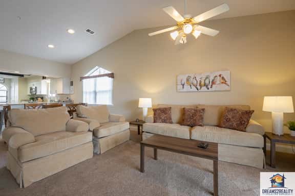 2 BR Penthouse Condo Near the Strip ~ 2 Pools ~ FREE TICKETS INCLUDED! (FHE-17) - Image 1