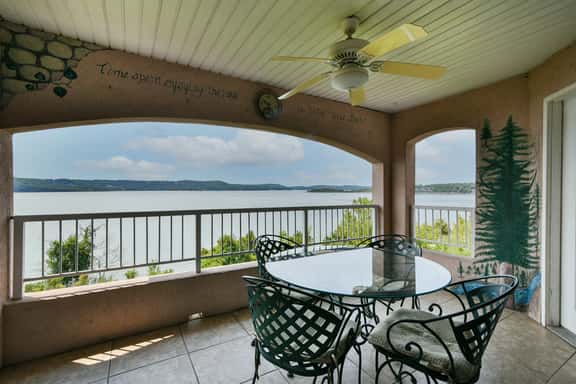 Gorgeous Lake View 3BR Condo~Near Marina~Pool~FREE TICKETS INCLUDED! (700EP) - Image 1