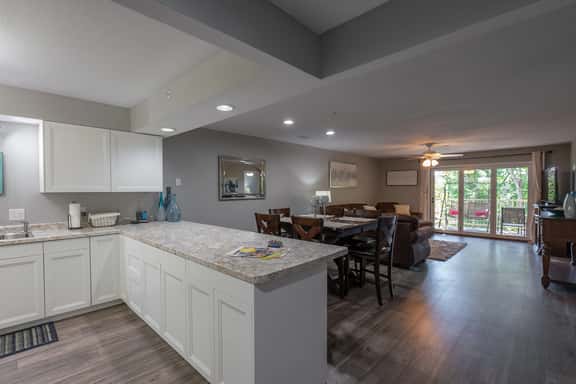 2-BR Updated WALK-IN Condo ~ 2 Pools ~ Near the Strip ~ FREE TICKETS INCLUDED! (FHC-13) - Image 1