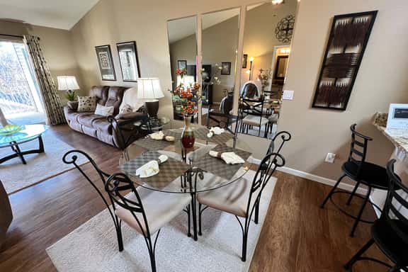 WALK-IN 1-BR Condo ~ Dog Friendly ~ FREE TICKETS INCLUDED! (GS32-24) - Image 1