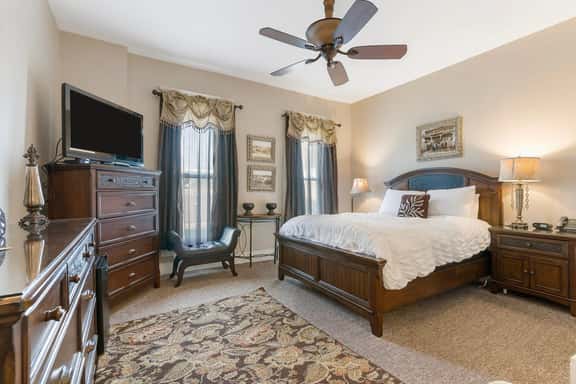 Historic Branson Hotel ~ Downtown ~ Heritage Room - Image 1