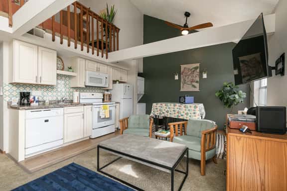 2BR Cozy Condo ~ Centrally Located ~ FREE TICKETS INCLUDED! (FC1-6) - Image 1