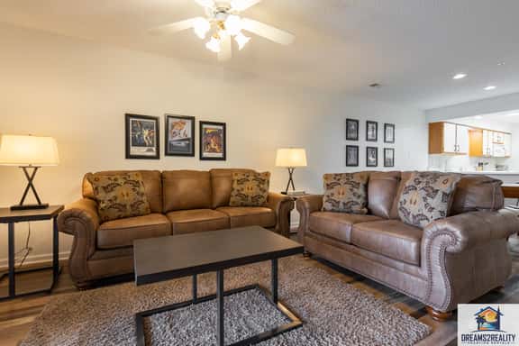WALK-IN 2BR Condo ~ Near The 76 Strip ~ 2 Pools ~ FREE TICKETS INCLUDED! (FHD-8) - Image 1
