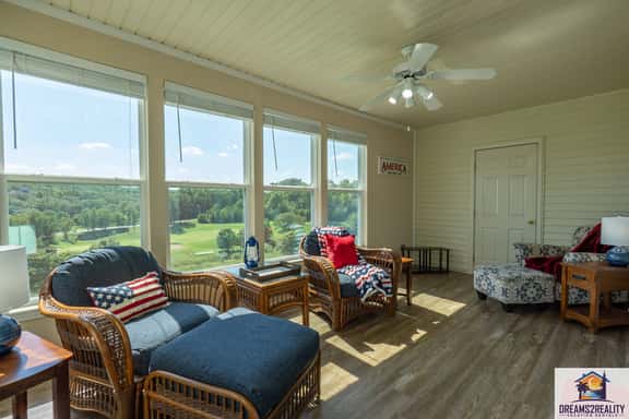 2BR WALK-IN ~ Golf Course View ~ Centrally Located ~ FREE TICKETS INCLUDED! (FW11-3) - Image 1