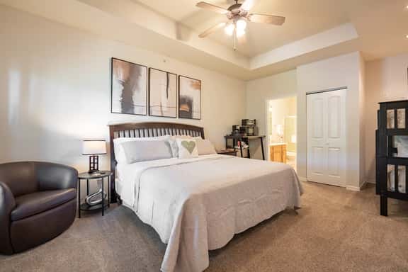 Elevator Access ~ Walk-in Shower ~ Near Golf  ~ FREE TICKETS INCLUDED! (RL8-11B) - Image 1