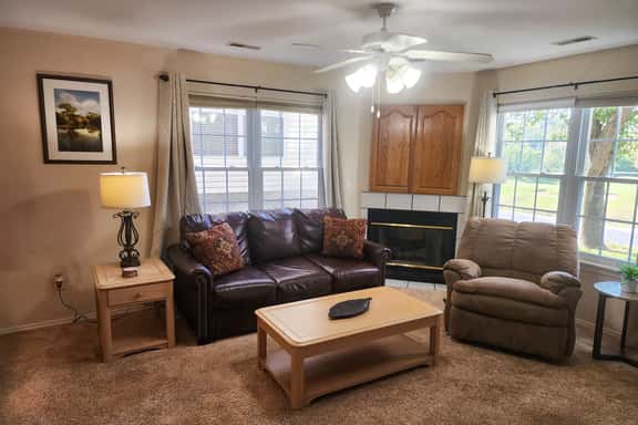 Golf Course View ~ Centrally Located! Stairs Required FREE Attraction Tickets Included! (FW7-1) - Image 1