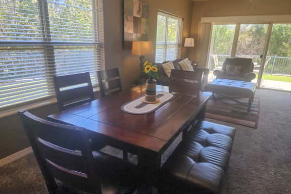 Luxury Lakeside Living--Free Attraction Tickets--Beautiful Views (MJ126) - Image 1