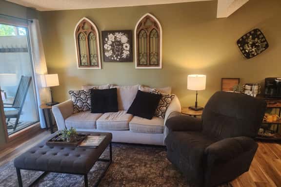 4BR Walk-in ~ Near SDC ~ 2 Pools ~ FREE TICKETS INCLUDED! (CR7/8) - Image 1