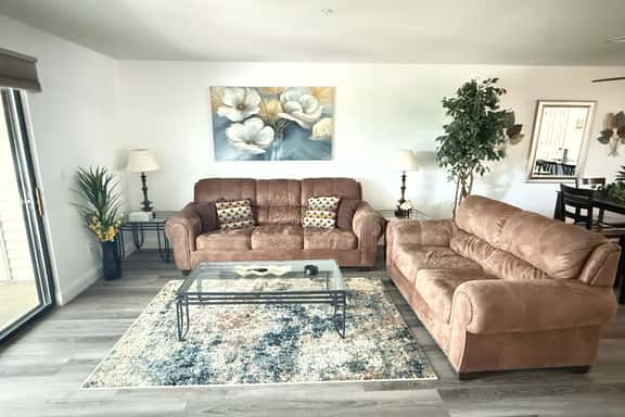 Walk In | Central Location | 2 Pools & Hot Tub | FREE TICKETS INCLUDED!! (FHE-14) - Image 1