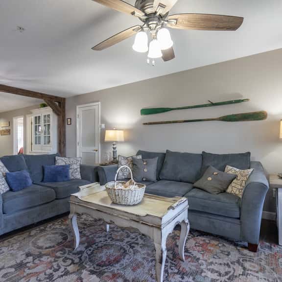 Beautifully Updated 3BR WALK-IN ~ Near the Strip ~ FREE TICKETS INCLUDED! (CH4-4) - Image 1