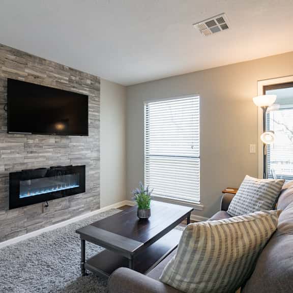 1BR WALK-IN~Pet Friendly ~ Resort Amenities ~ Fishing ~ FREE TICKETS INCLUDED! (PR40-9) - Image 1