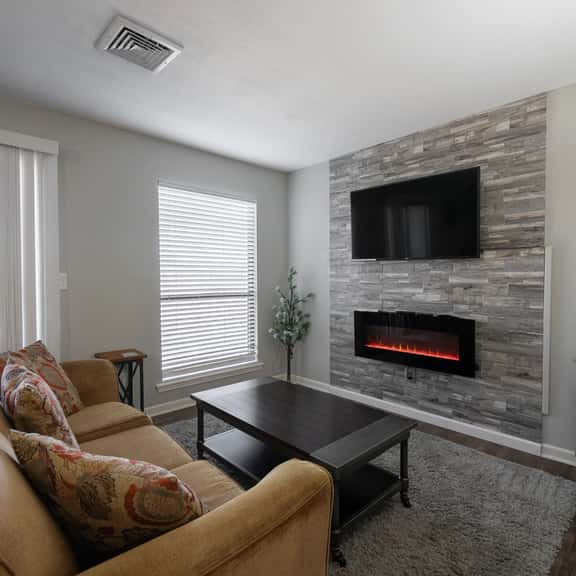 1BR WALK-IN~Pet Friendly ~ Resort Amenities ~ Fishing ~ FREE TICKETS INCLUDED! (PR40-10) - Image 1