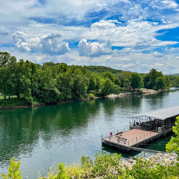 Lake Front ~ 2 BR WALK-IN with Large Deck! FREE TICKETS INCLUDED! (AP79-1) - Image 1