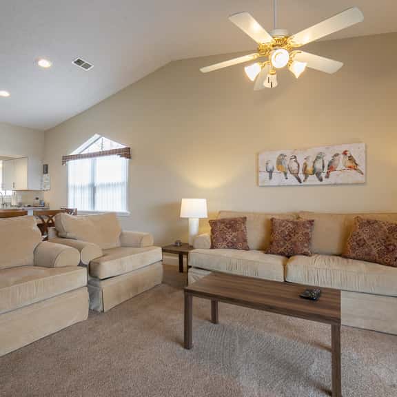 2 BR Penthouse Condo Near the Strip ~ 2 Pools ~ FREE TICKETS INCLUDED! (FHE-17) - Image 1