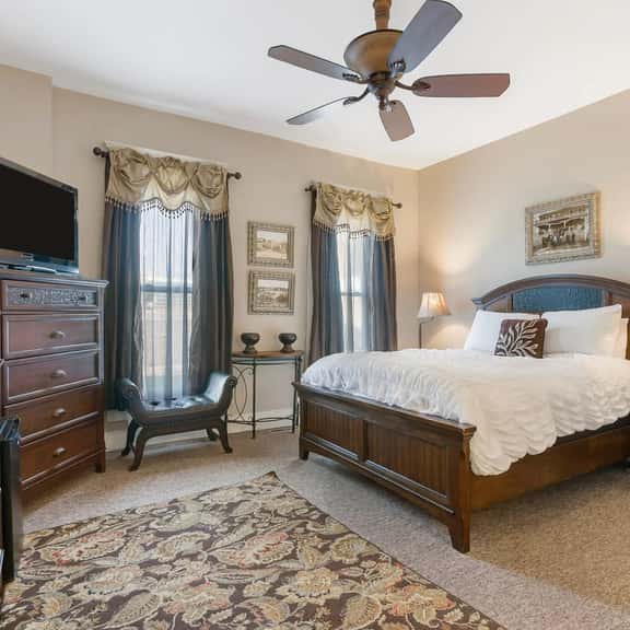 Historic Branson Hotel ~ Downtown ~ Heritage Room - Image 1