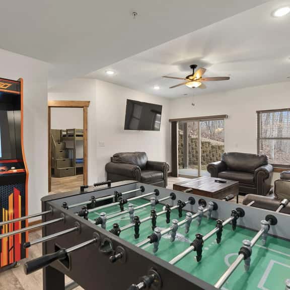 3BR WALK-IN ~ Near SDC ~ Game Room ~ 2 Pools ~ FREE TICKETS INCLUDED! (RR93B) - Image 1