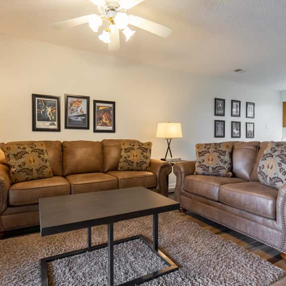 WALK-IN 2BR Condo ~ Near The 76 Strip ~ 2 Pools ~ FREE TICKETS INCLUDED! (FHD-8) - Image 1