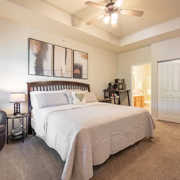 Elevator Access ~ Walk-in Shower ~ Near Golf  ~ FREE TICKETS INCLUDED! (RL8-11B) - Image 1