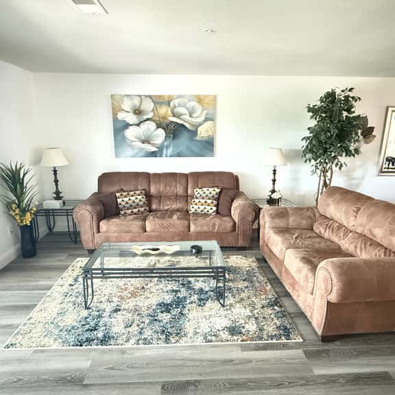 Walk In | Central Location | 2 Pools & Hot Tub | FREE TICKETS INCLUDED!! (FHE-14) - Image 1