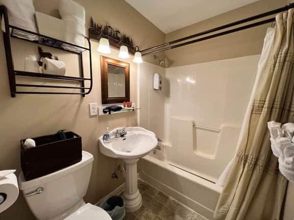 Buck Bungalow Room (BHK-7)