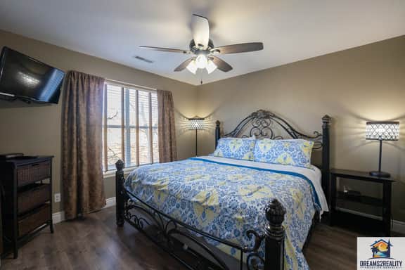 2 Bedroom WALK-IN ~ Golf Course view! ~ Near THE STRIP! (CL-C6)