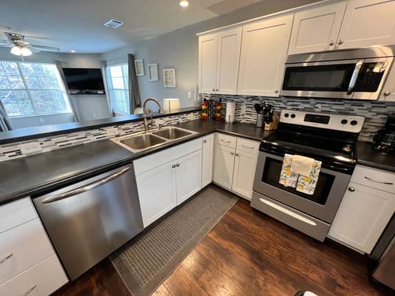 2 BR Condo Near "The Strip" and Golf ~ FREE ATTRACTION TICKETS INCLUDED (MB10-2)