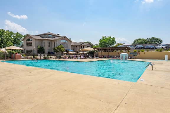 Pet Friendly ~ Resort Amenities ~ Near the 76 Strip ~ FREE TICKETS INCLUDED! (PR50-4) - Image 4