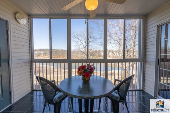 2 BD WALK-IN! Near The Strip! ~ Screened Porch ~ FREE TICKETS INCLUDED! (CH1-18)