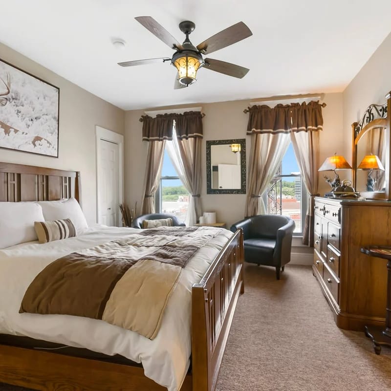 Historic Branson Hotel ~ Downtown ~ Buck Bungalow