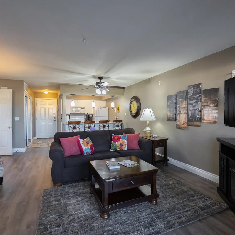 2 Bedroom WALK-IN ~ Golf Course view! ~ Near THE STRIP! (CL-C6)